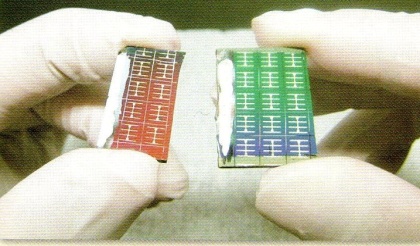 CZGS太陽電池(左)とCZTS太陽電池(右)