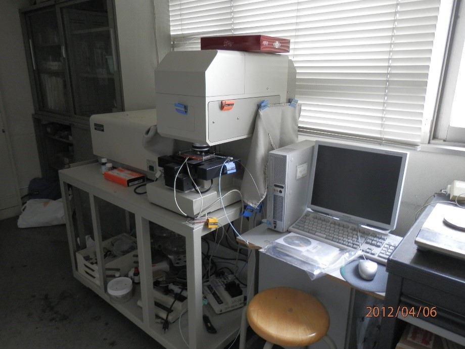 研究所内の装置を撮影。