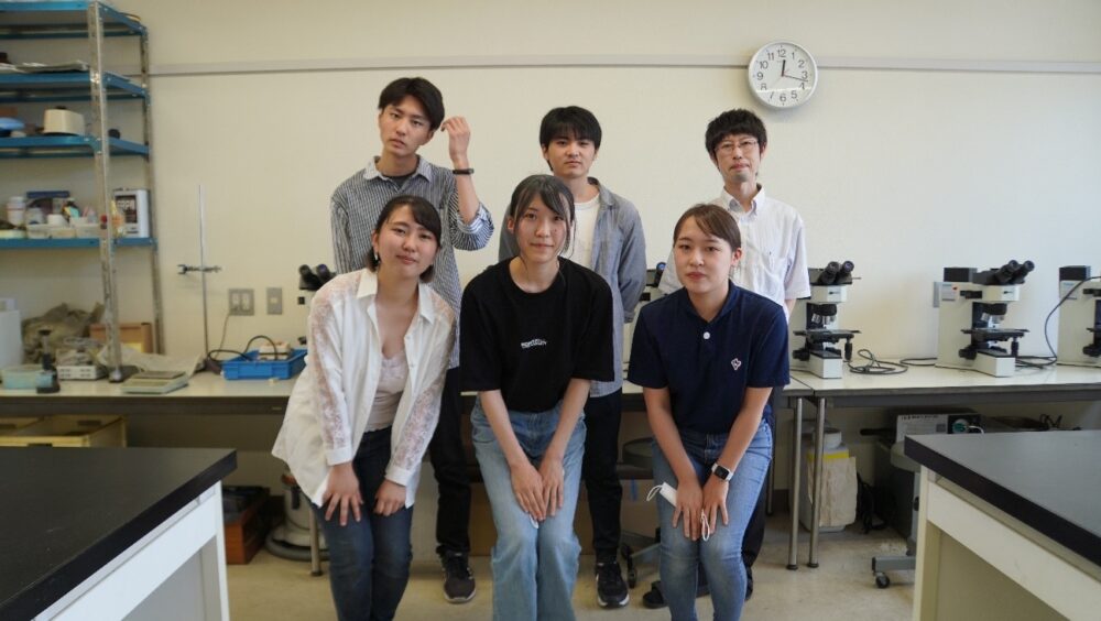 平澤先生の研究室の学生たち。