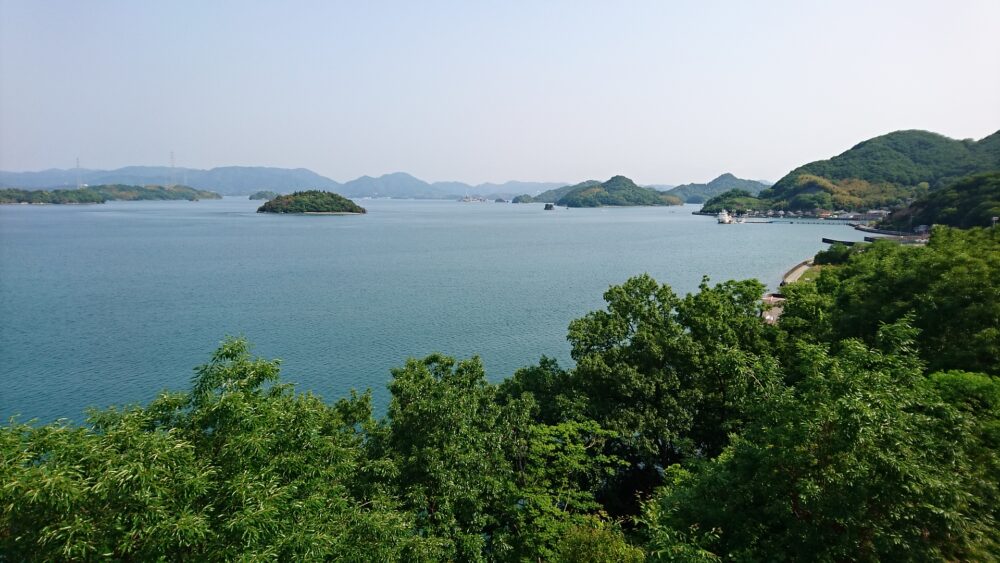 広島商船からは、風光明媚な諸島の風景が見渡せる