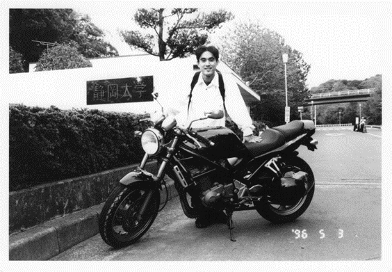 学部時代はバイクに乗られていました。