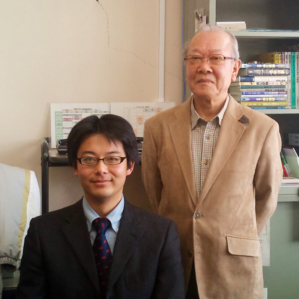 並んで写真に写る正野崎先生と光井先生