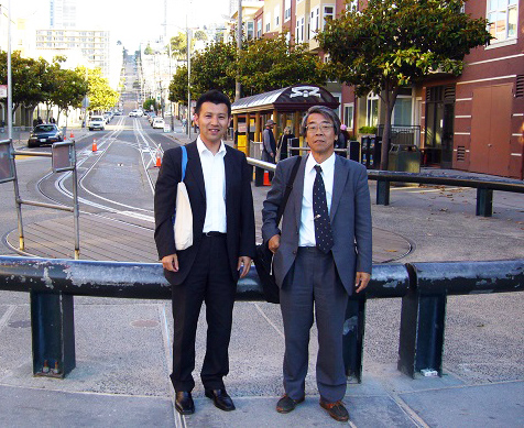 カルフォルニアの街で写真に写る中平先生と廣畠先生