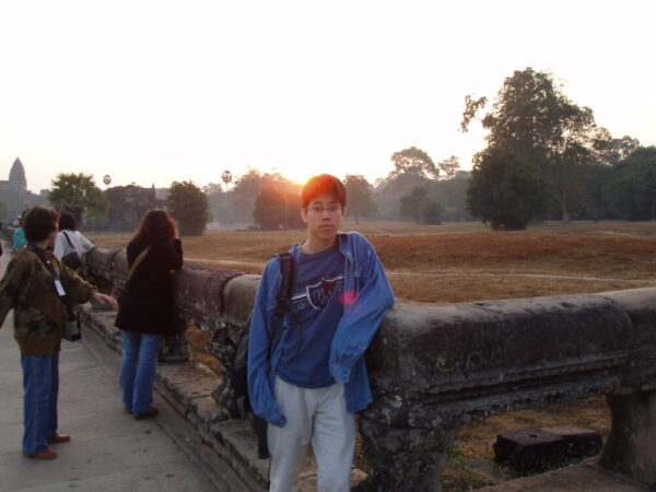 中学生の頃、カンボジアへ旅行に行った石井先生