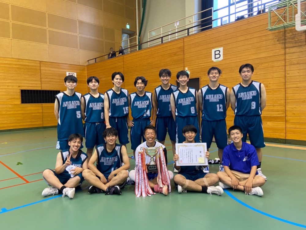 高専大会九州予選（バスケットボール）で優勝した際の記念写真