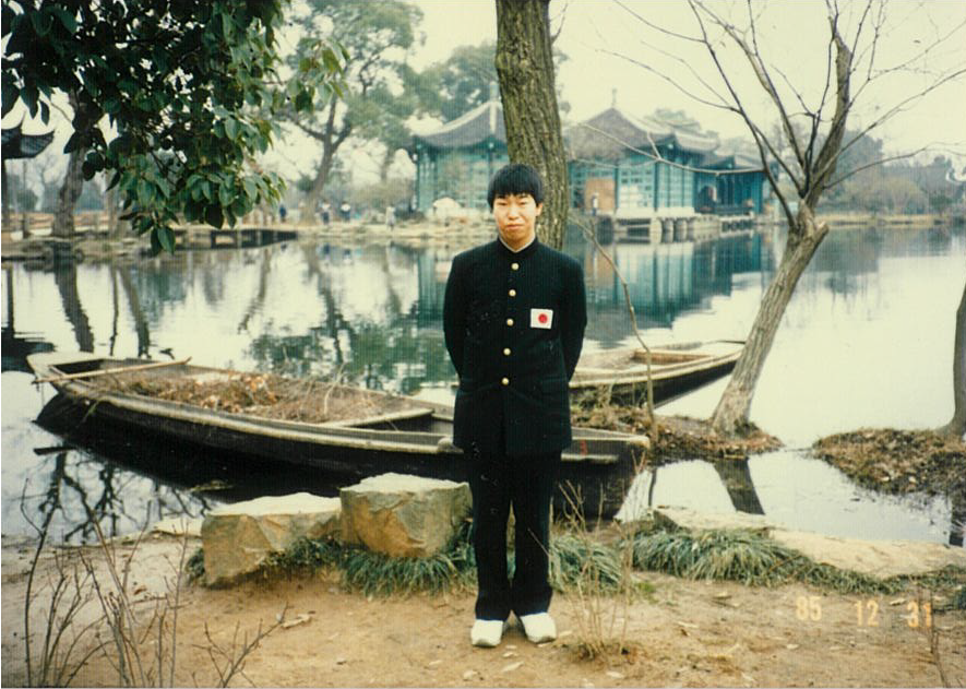 高校生の頃の谷合校長。日中高校生囲碁交流で杭州を訪問