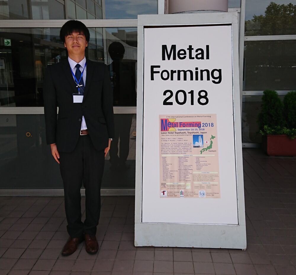 高専教員になられたころの西山先生。【第17回 塑性加工国際会議Metal Forming 2018】にて