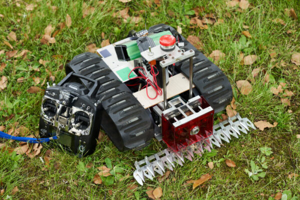 現在開発中の草刈ロボット