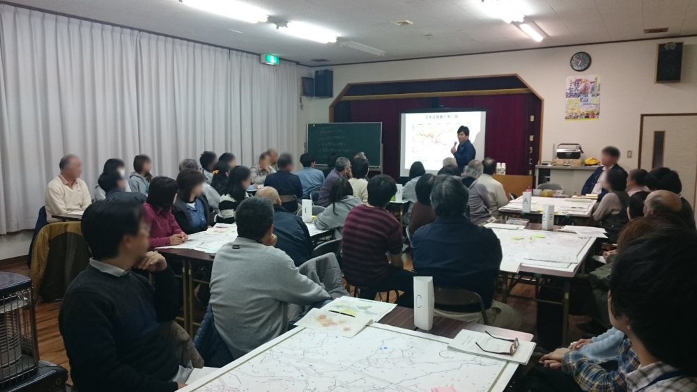 陸前高田の地域住民向けに実施された災害図上訓練DIGの様子。柳川先生が講師として参加しました