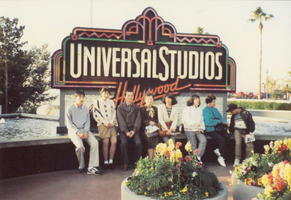 中学生の頃、家族でロサンゼルスのユニバーサルスタジオへ行った際のお写真