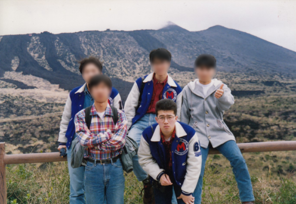 体同連剣道部の合宿で伊豆大島へ行かれた際のお写真。山を背景に