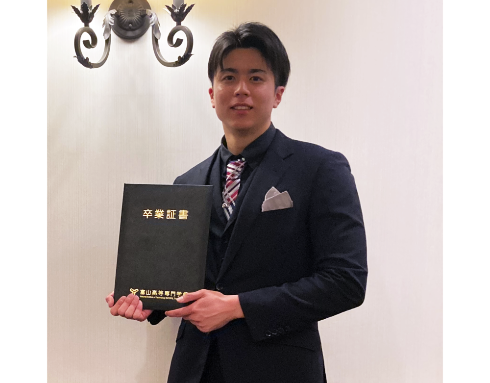 【 月刊高専 】得意の語学を究めるために高専へ！　趣味の筋トレから学ぶ、他者と比較せず、継続することの大切さ