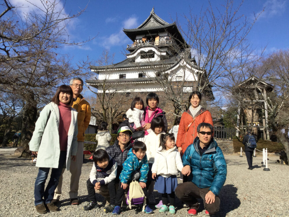 犬山城にて家族と一緒に記念撮影