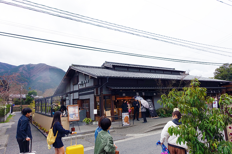 湯布院の温泉街でのプロジェクトの様子