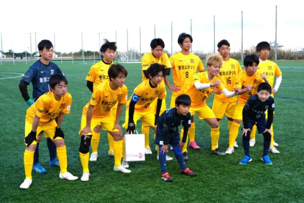 黄色のユニフォームを着た東海選抜