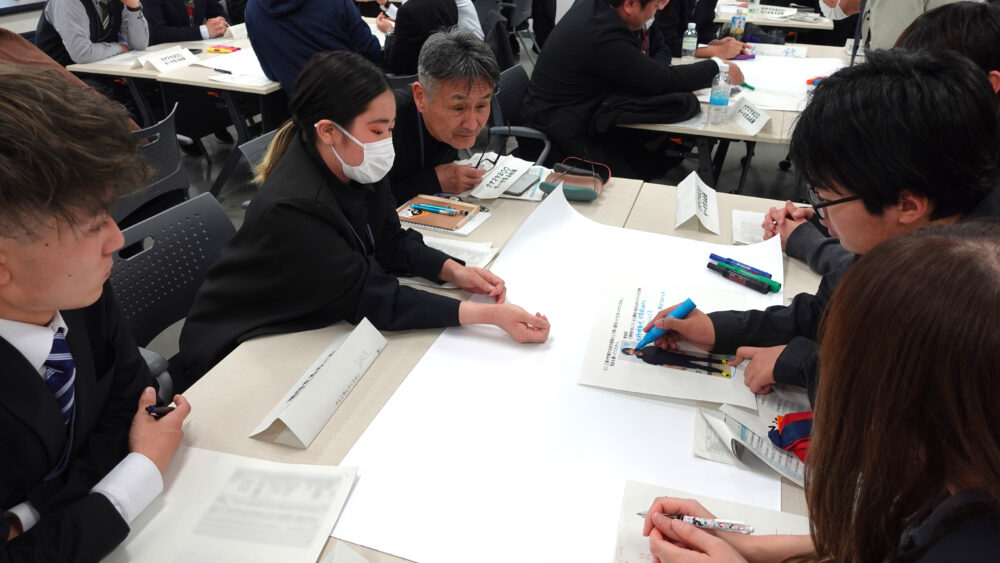 安全講習のグループワークの様子