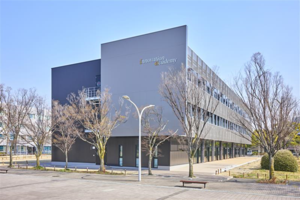 大阪公立大学のイノベーションアカデミー共創研究拠点（スマートエネルギー棟）