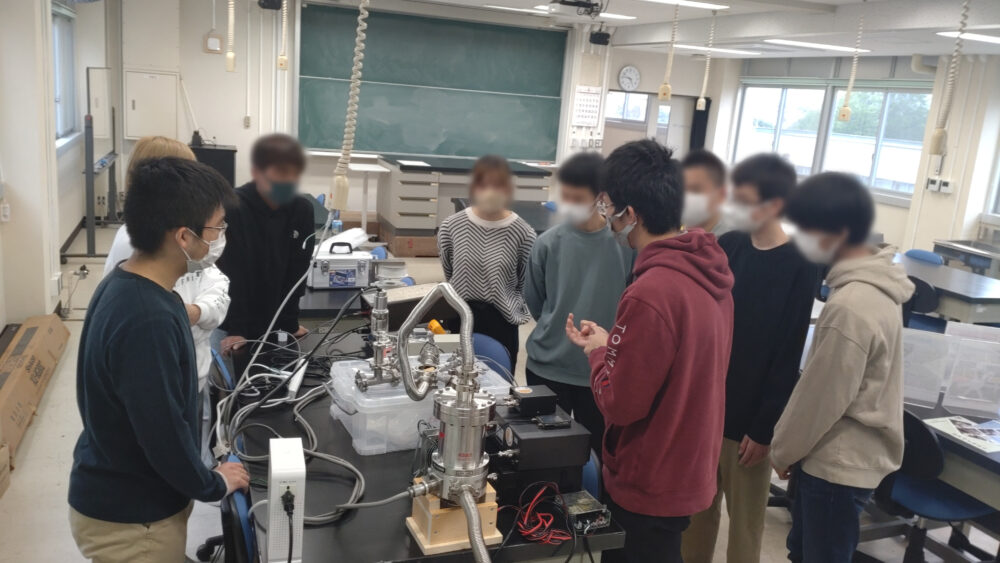 Athenaでの加速器製作の様子