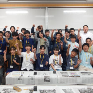 中学生向け公開講座「金属キーホルダーを作製しよう！」の集合写真