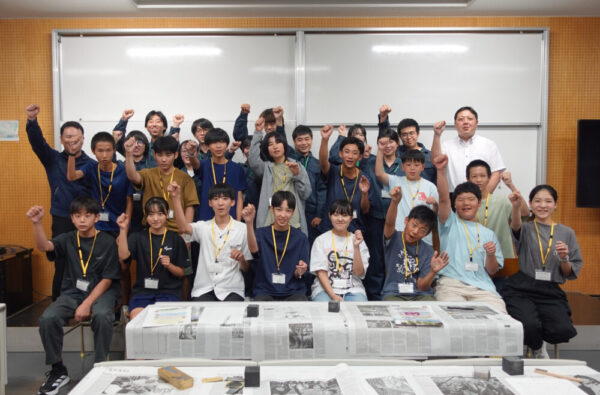 中学生向け公開講座「金属キーホルダーを作製しよう！」の集合写真