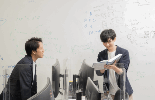 松尾研での研究の様子