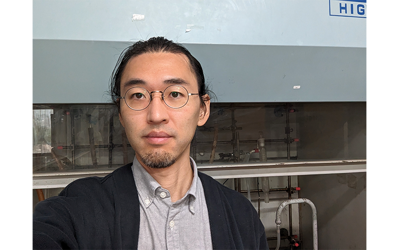 身近な化学の不思議から研究の最前線へ。分子が示す光の現象を解き明かすのサムネイル画像
