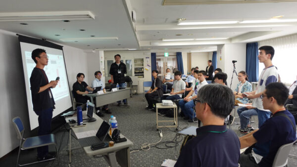 アイデアピッチでの、参加学生との質疑応答の様子