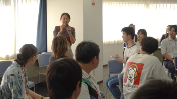 パネルディスカッション2で、学生からの質問に回答する企業の方