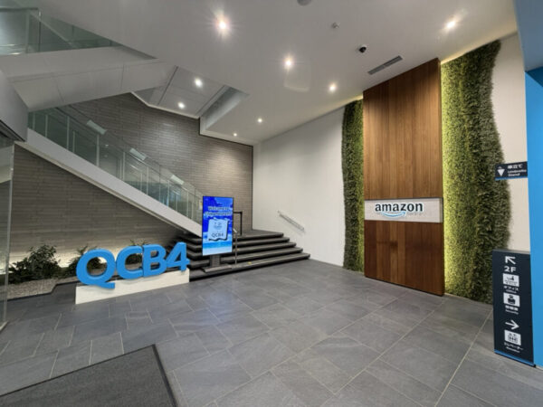 小久保さんが働く「千葉みなとFC」のエントランス。BGMも流れ、洗練された印象を受けます。