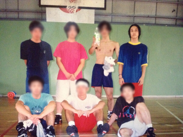 バスケットボール部の同級生との集合写真
