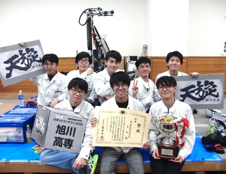 見る者が予想だにしなかった戦略で高専ロボコン2025優勝！ 旭川高専「天旋」が、誰もが安心して見ていられる旋回に至るまでのサムネイル画像
