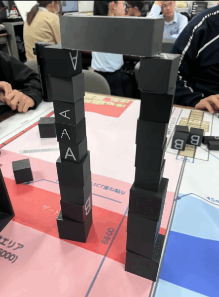 3Dプリンターでつくったボックスのミニチュアを使って作戦会議