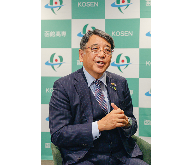 自ら教え続け、研究し続ける“現役”の校長——立場が変わっても貫く「人づくり」の教育のサムネイル画像