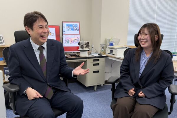 対談中のHinakiさんと北風先生