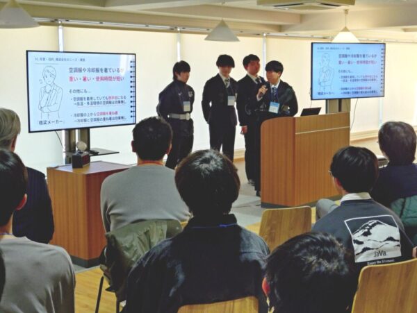 最終報告会で発表中の熱中症対策技術チーム