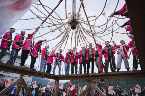まるごと祭での棒搗きの様子。まるごと祭には、神山町の地域住民や全国からの来場者など約2,500人が参加しました。