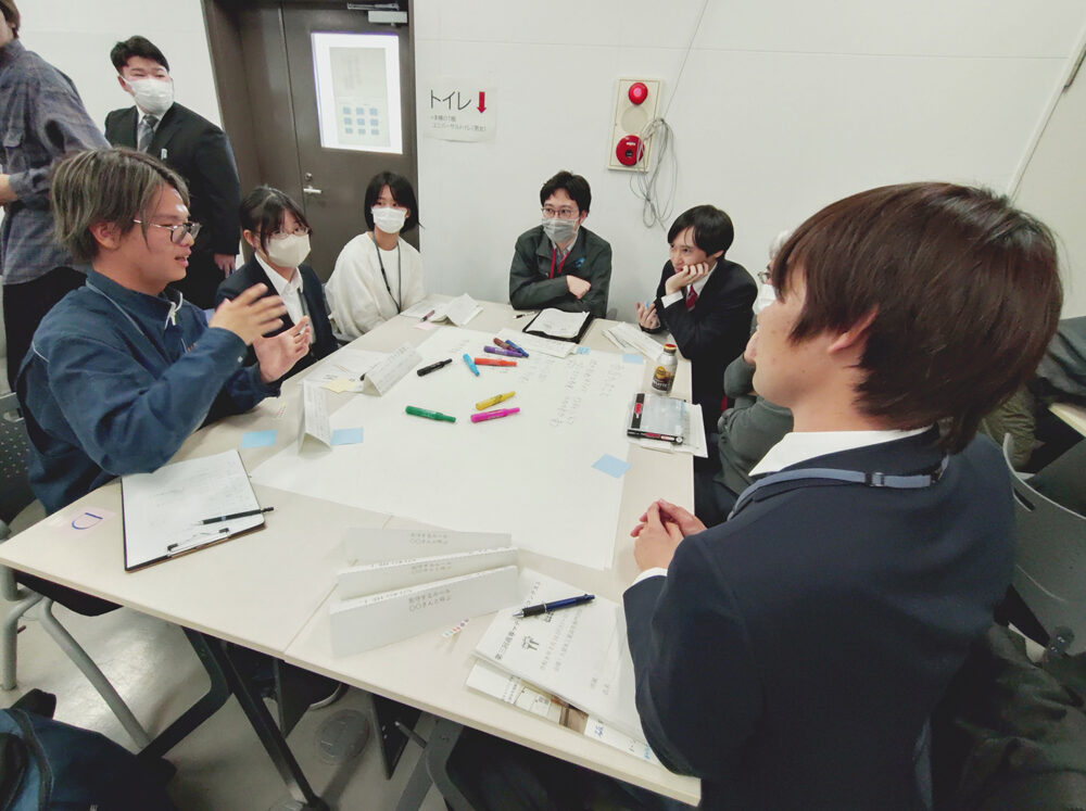 交流会でのグループワークの様子