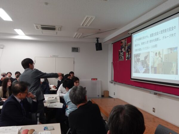 安全講習での発表の様子。
