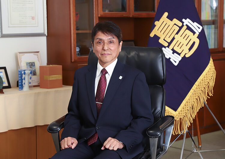 「広い世界で勝負したい」と36歳で企業から大学へ。正解のない時代に求められる高専教育のサムネイル画像