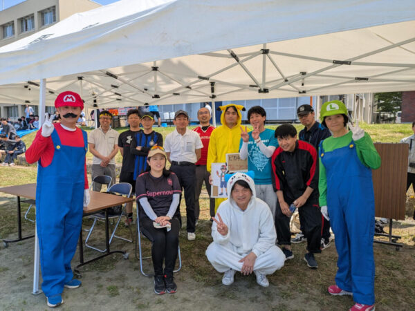 教員チームで体育祭のリレーに出場したときの1枚