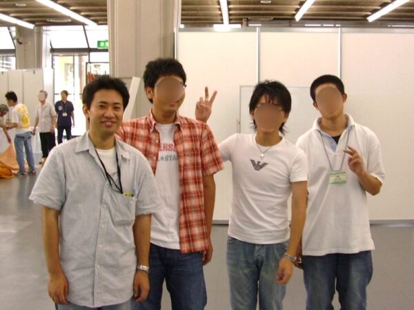 レスキューロボットコンテストでの工作教室終わりの1枚（2006年）