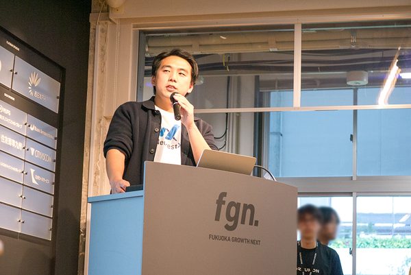 日本最大級のU25世代向けスタートアップカンファレンス「TORYUMON KYUSHU 2026 焔」で発表中の佐藤さん