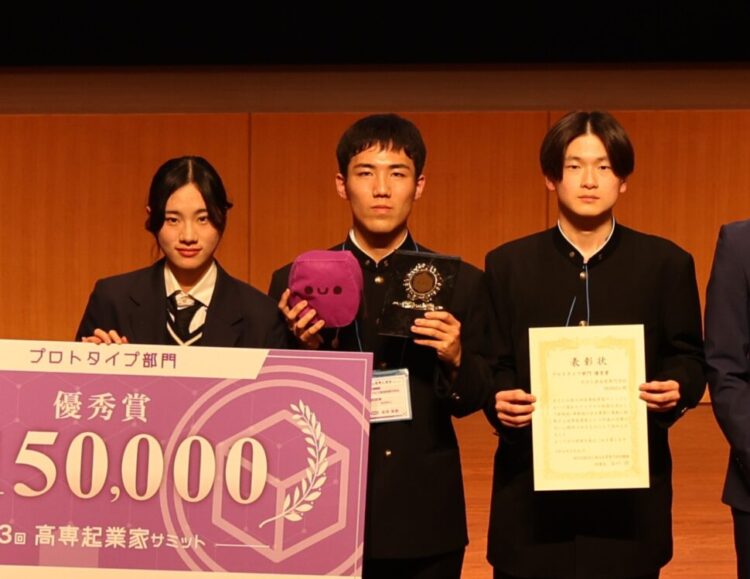 通学路の竹と、大分の特産品から生まれた「色で伝わる」生分解性パッケージ。原動力となった「停滞することの怖さ」のサムネイル画像